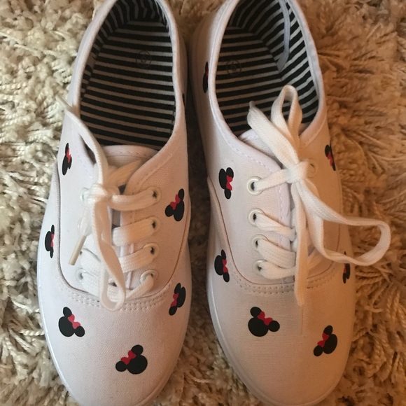 Minnie Mouse Shoes - Picture 3 of 5